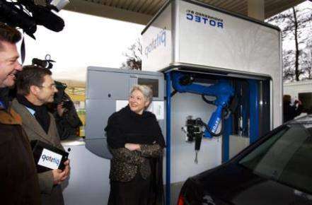 Tankpitstop: робот для автозаправок