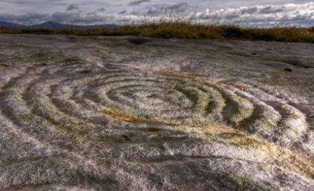 В Англии найдены наскальные рисунки в форме кругов