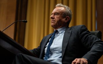 Кеннеді призначає активістів до Федеральної комісії з аутизму, викликаючи занепокоєння щодо дезінформації про вакцини