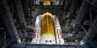 NASA готує ракету Artemis 2 для історичної місії на Місяць