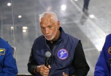 Astronautas aposentados da NASA visitam campi universitários para aumentar a participação eleitoral